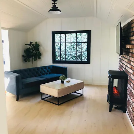 2 Queen Beds, Dog Friendly, Fenced In Yard